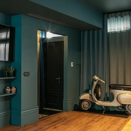 Fred's House Asprela 4*